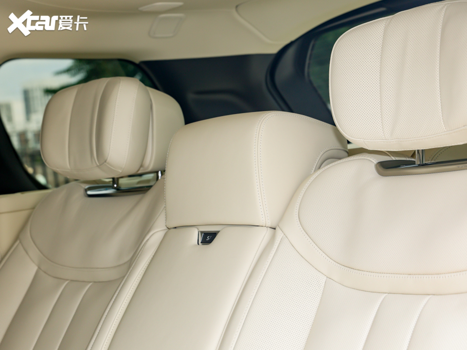 2023 4.4 V8 530PS װl