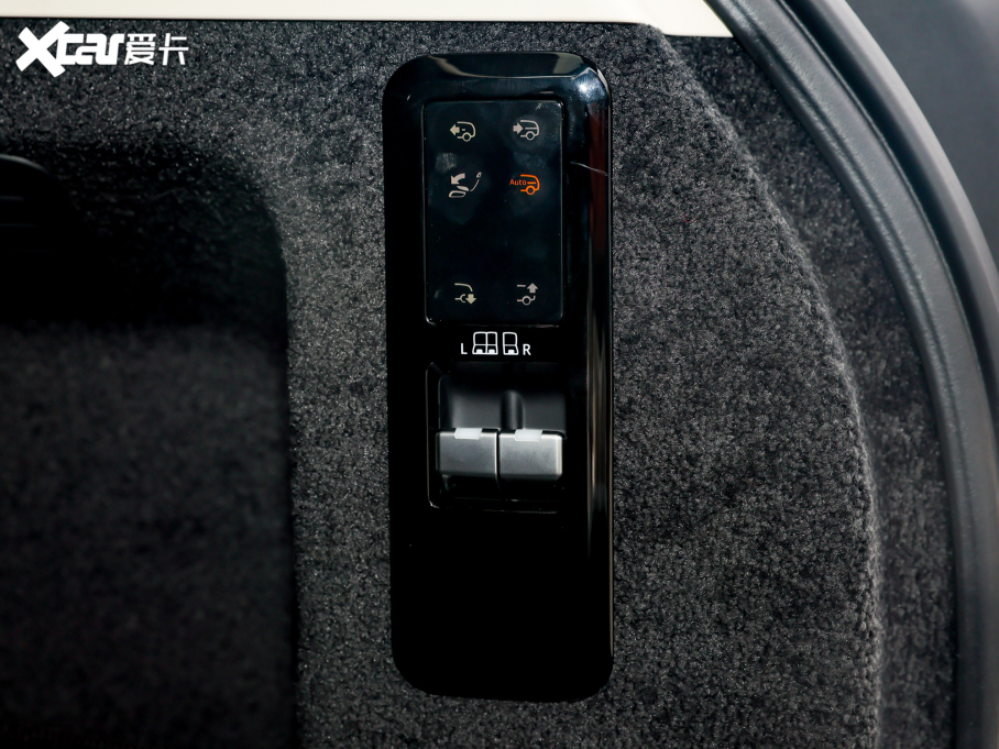 2023��� 4.4 V8 530PS �װl��