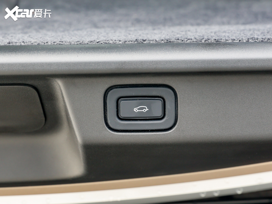 2023 4.4 V8 530PS װl(f)