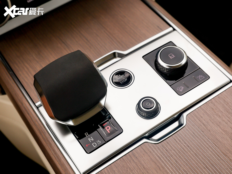 2023 4.4 V8 530PS װl