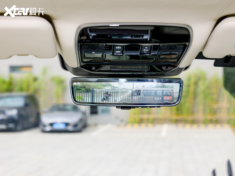 2023 4.4 V8 530PS װl(f)