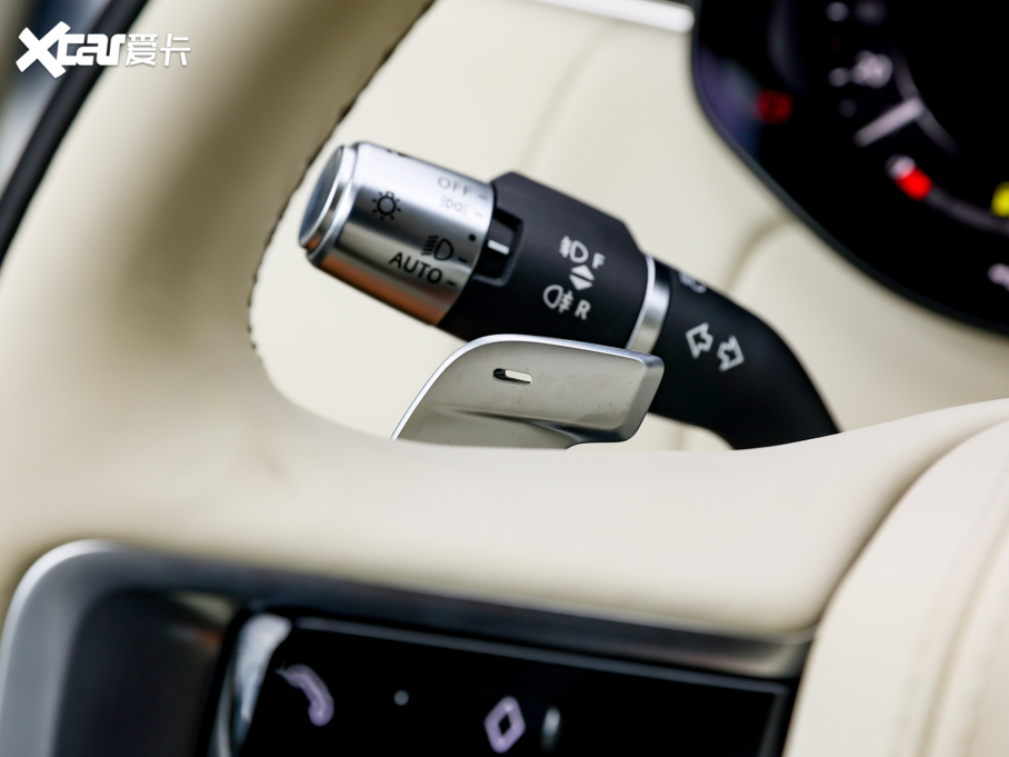 2023 4.4 V8 530PS װl