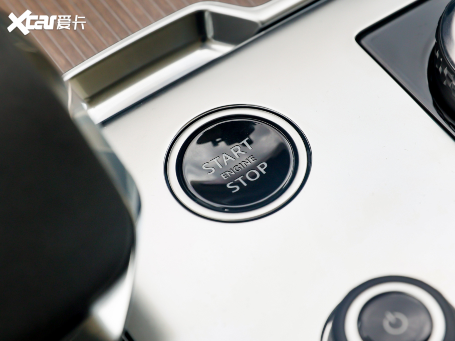 2023 4.4 V8 530PS װl(f)