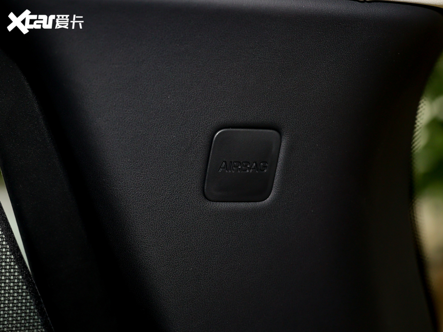 2023��� 4.4 V8 530PS �װl��