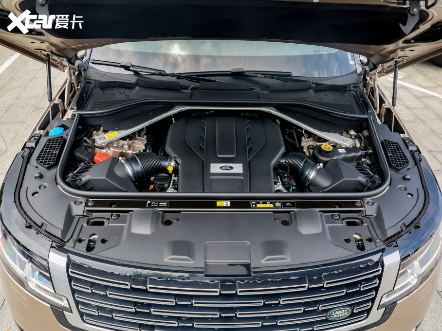 2023 4.4 V8 530PS װl