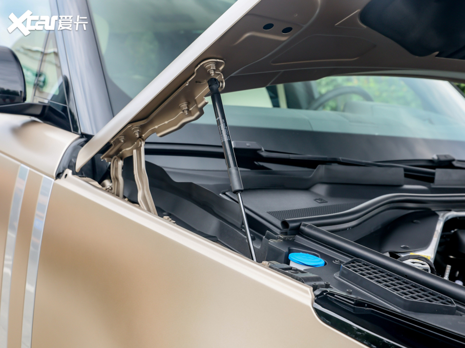 2023 4.4 V8 530PS װl