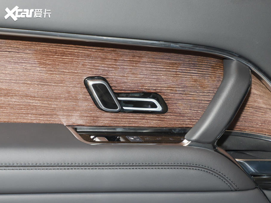 2023 3.0 L6 360PS ʢ