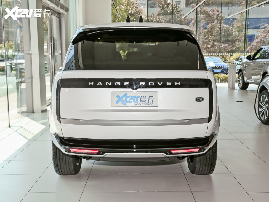 2023 3.0 L6 400PS (chung)L(zhng)