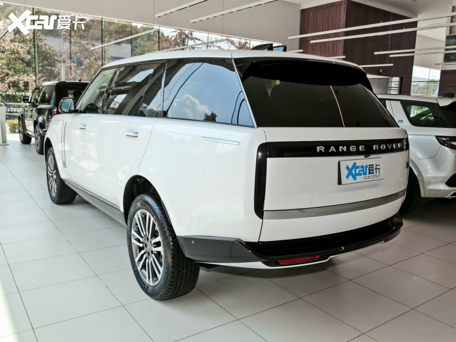 2023 3.0 L6 400PS (chung)L(zhng)