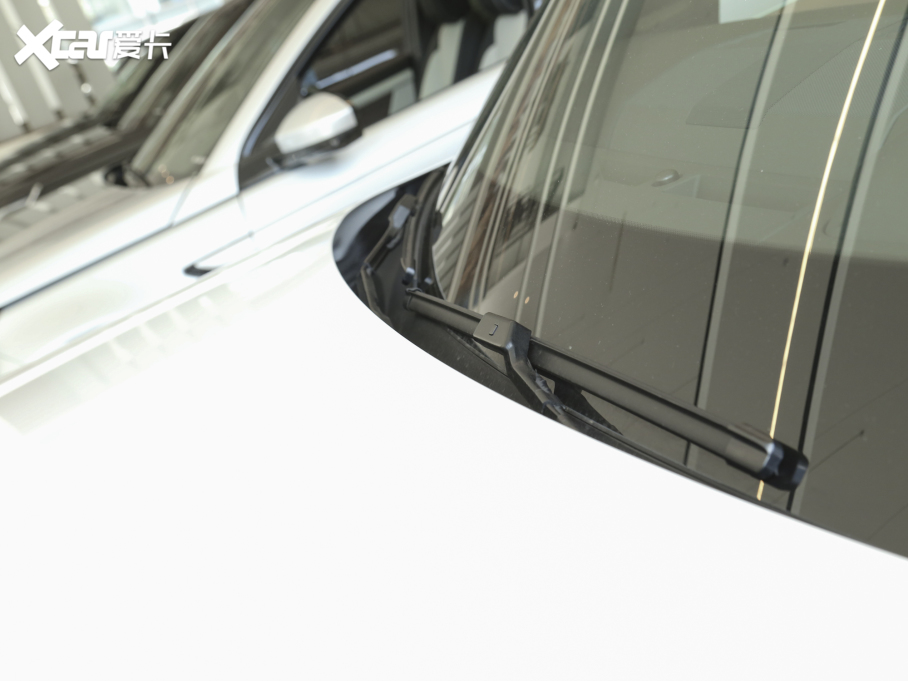 2023 3.0 L6 400PS (chung)L(zhng)