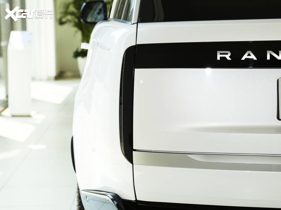 2023��� 3.0 L6 400PS �������L��