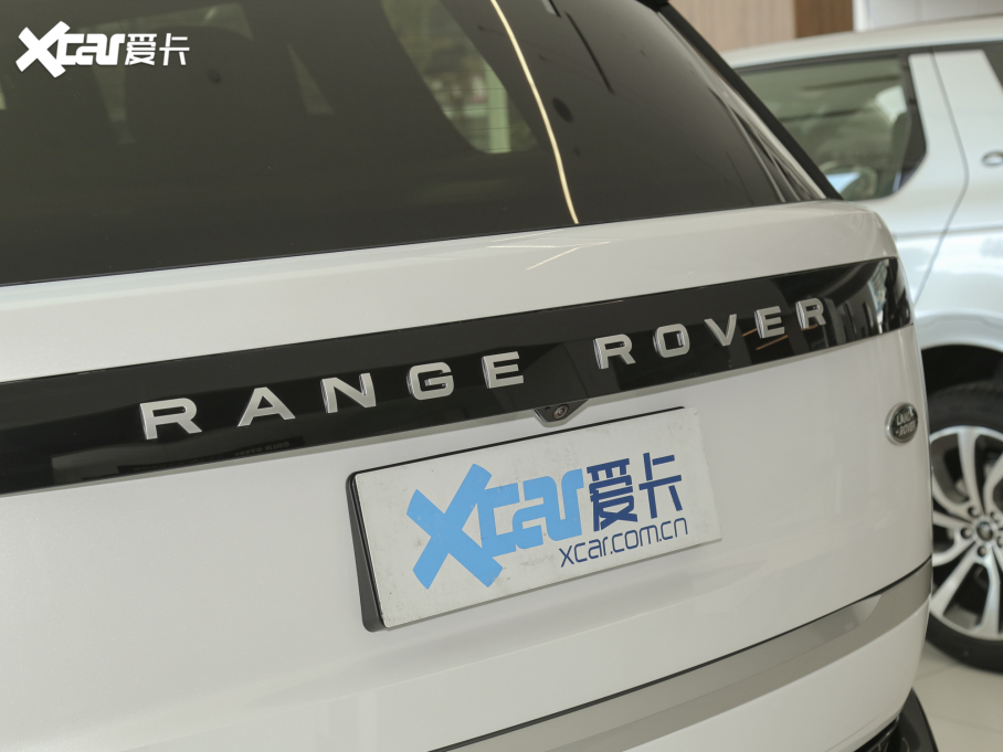 2023 3.0 L6 400PS (chung)L