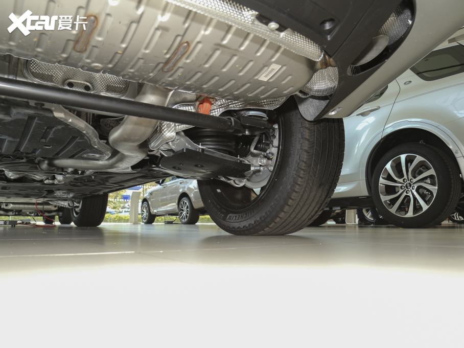 2023 3.0 L6 400PS (chung)L(zhng)