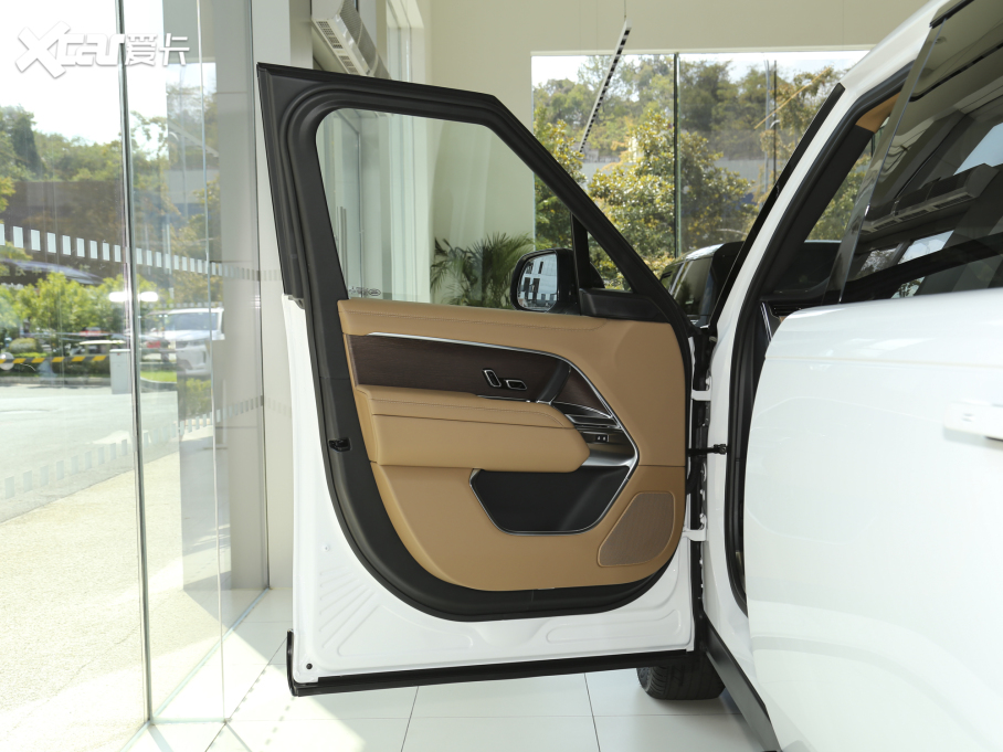 2023 3.0 L6 400PS (chung)L(zhng)