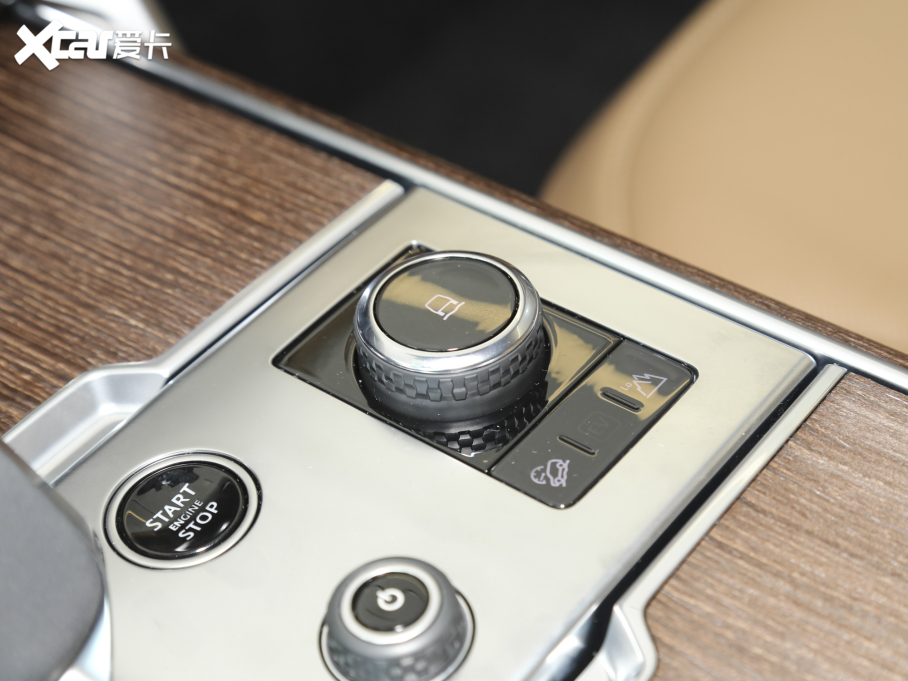 2023 3.0 L6 400PS (chung)L(zhng)