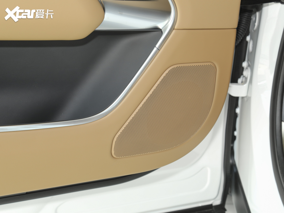 2023 3.0 L6 400PS (chung)L