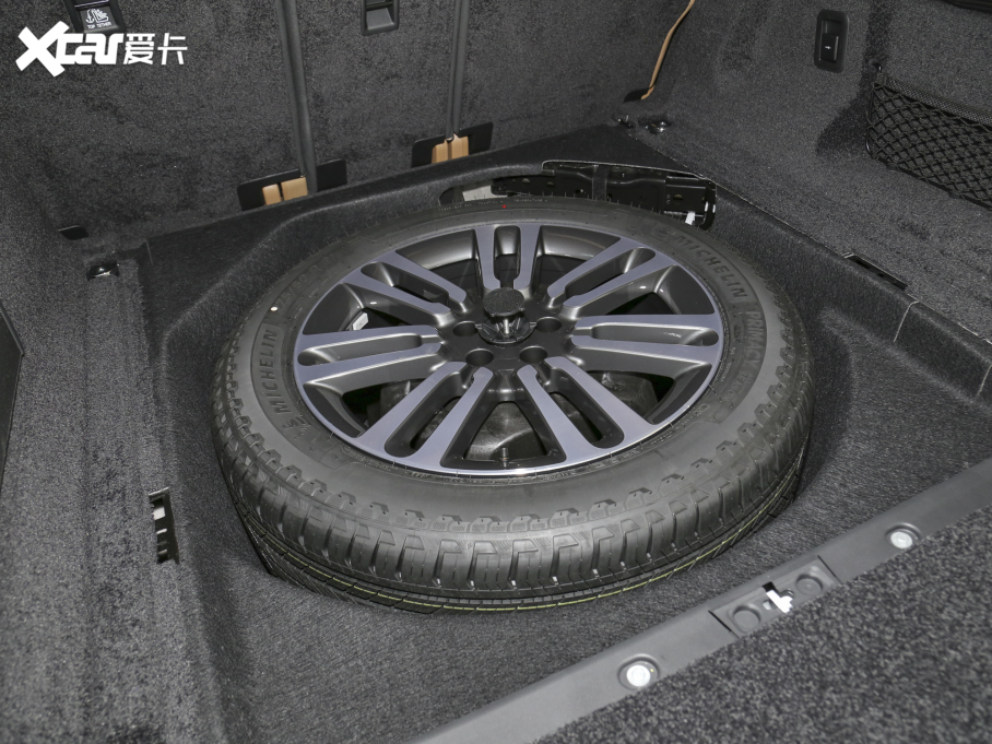 2023 3.0 L6 400PS (chung)L