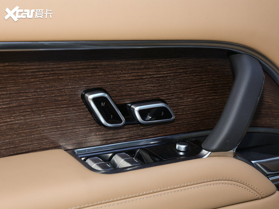 2023 3.0 L6 400PS ䷶L