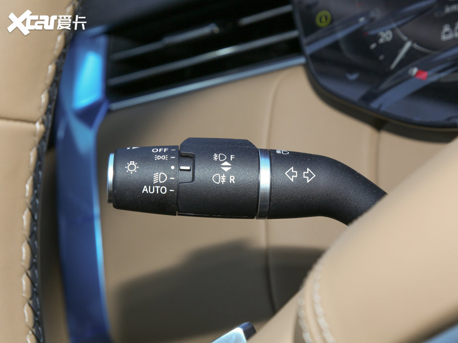 2023 3.0 L6 400PS ䷶L