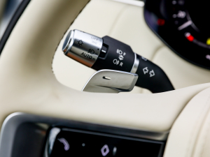 20234.4 V8 530PS װl п؅^