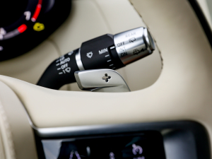 20234.4 V8 530PS װl п؅^