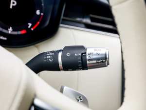 20234.4 V8 530PS װl п؅^