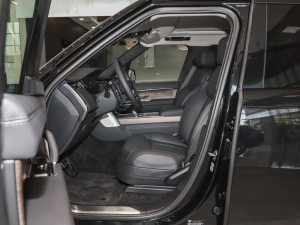 2023款3.0 L6 360PS 盛世版 前排空间