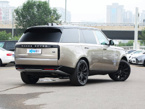 2023款3.0 L6 400PS 典范加长版 右后45度