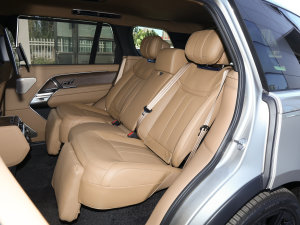 2023款3.0 L6 400PS 典范加长版 后排座椅