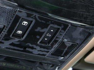 20233.0 L6 400PS ䷶L п؅^