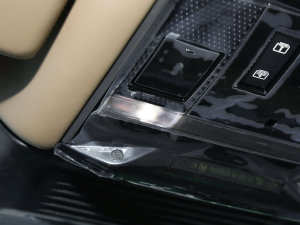 20233.0 L6 400PS ䷶L п؅^