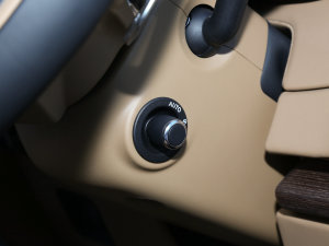 20233.0 L6 400PS ䷶L п؅^