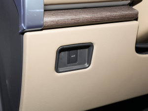 20233.0 L6 400PS ䷶L п؅^