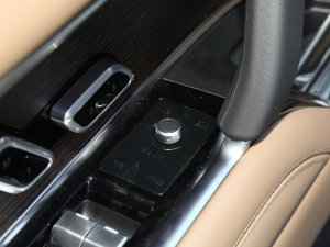 20233.0 L6 400PS ䷶L п؅^