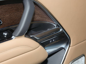 20233.0 L6 400PS ䷶L п؅^