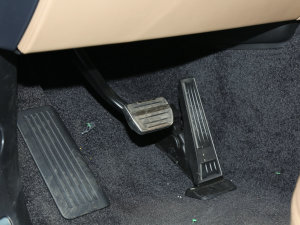 20233.0 L6 400PS ䷶L п؅^