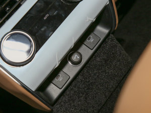 20233.0 L6 400PS ䷶L п؅^