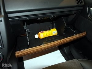 2010款i6 SE汽油 手套箱