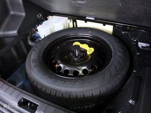 2010款i6 SE汽油 备胎