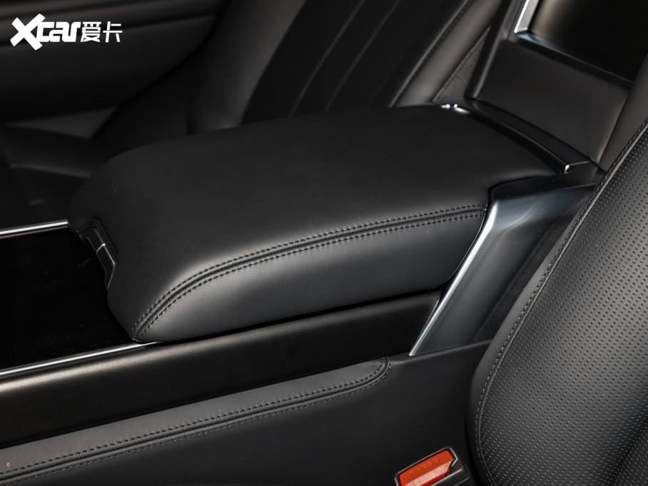 2024��� 4.4 V8 SV��s�������L��4��