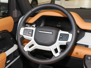 2025110 3.0T P400 ؄e п؅^