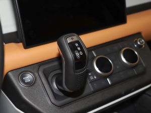 2025110 3.0T P400 ؄e п؅^