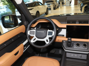 2025110 3.0T P400 ؄e п؅^