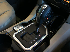 2011款第四代 5.0L HSE 换挡杆