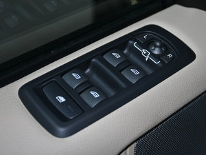 2011款第四代 5.0L HSE 主驾车窗控制区	