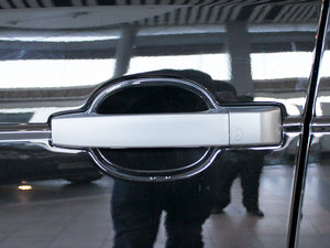 2011款5.0T SC 主驾门拉手