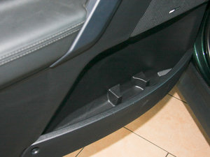 2011款3.2L i6 SE 前门储物空间