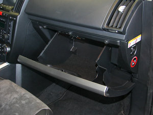 2011款3.2L i6 SE 手套箱
