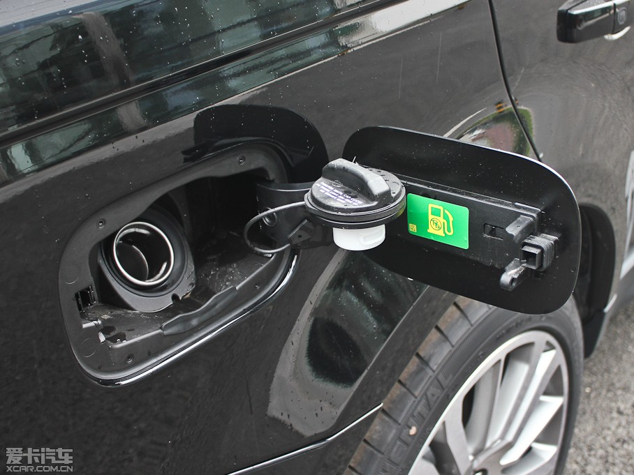 2013����\�� 5.0 V8 NA �ژ�������