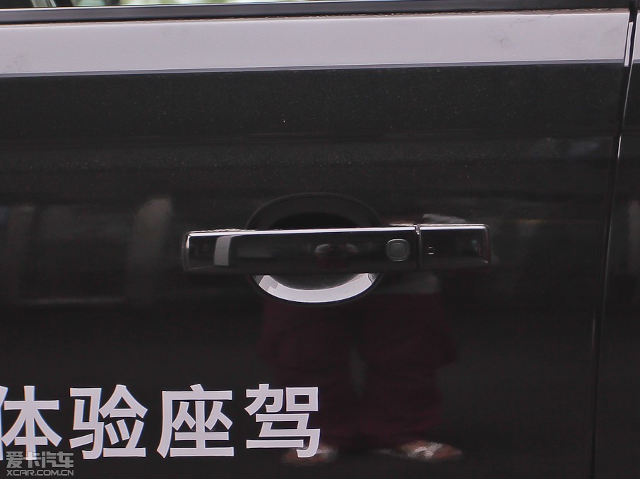 2013����\�� 5.0 V8 SC �h�Є�����